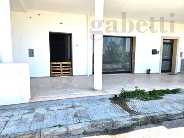 negozio in affitto a Copertino