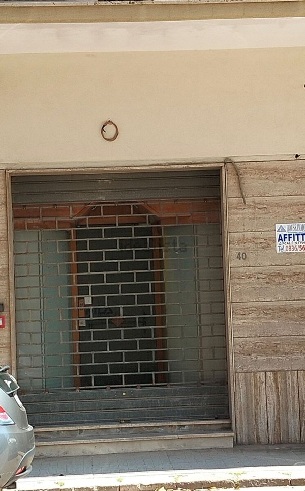 locale commerciale in affitto a Galatina