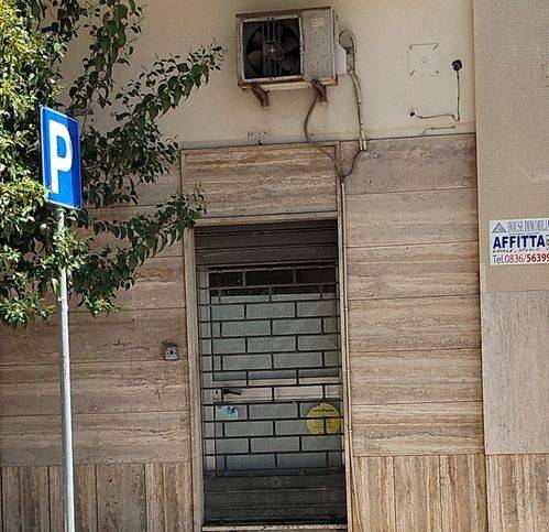 negozio in affitto a Galatina