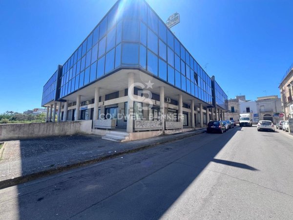 locale commerciale in affitto a Galatina