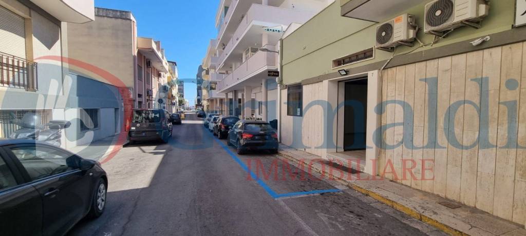 negozio in affitto a Gallipoli in zona Baia Verde