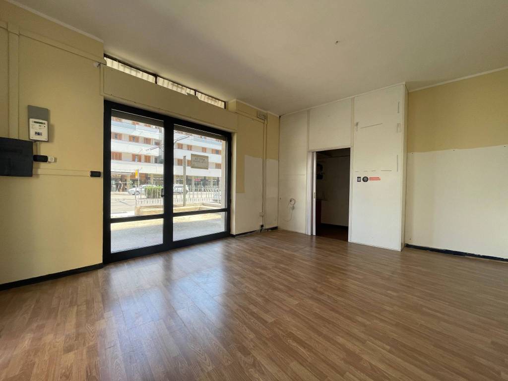 negozio in affitto a Lecce in zona Salesiani