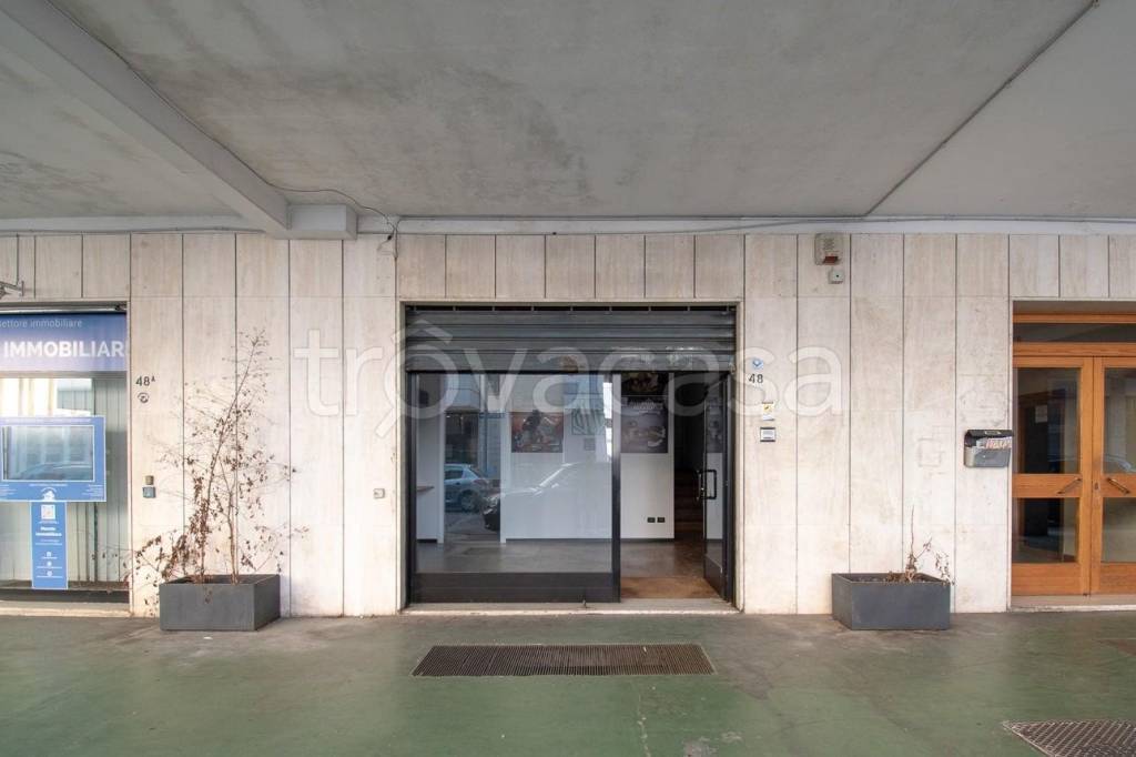 negozio in affitto a Lecce in zona Ariosto