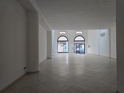 locale commerciale in affitto a Lecce