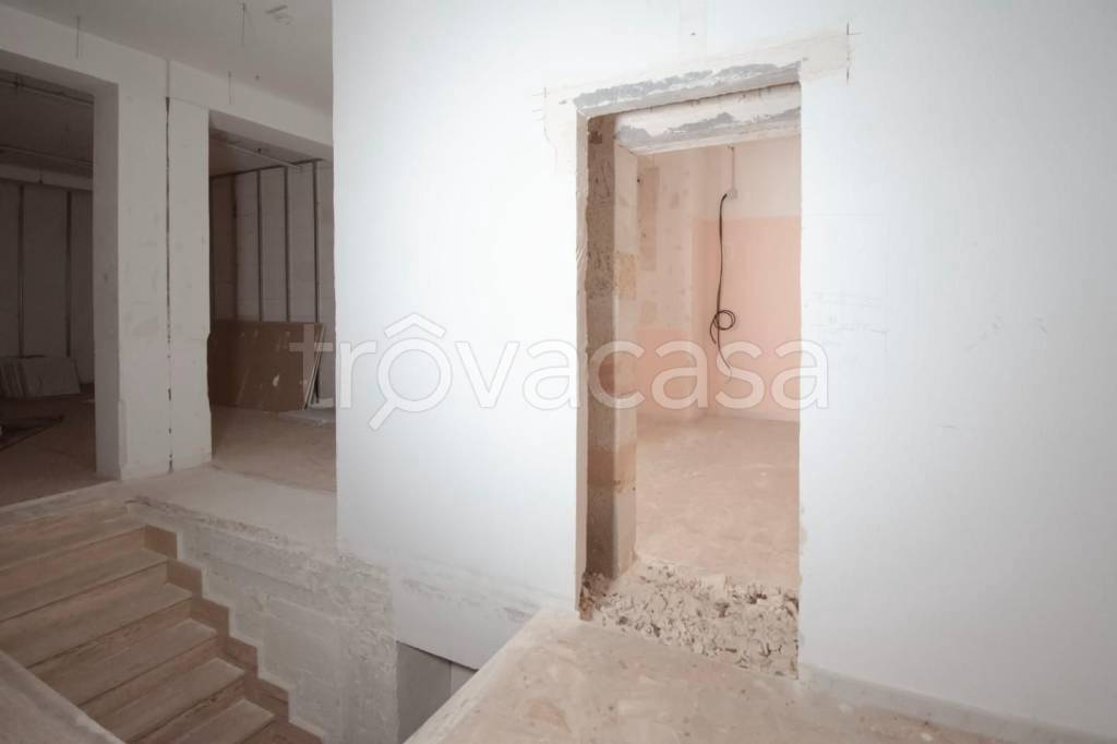 negozio in affitto a Lecce in zona Ariosto