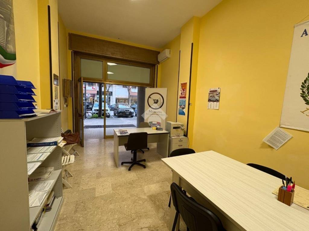negozio in affitto a Lecce in zona Partigiani