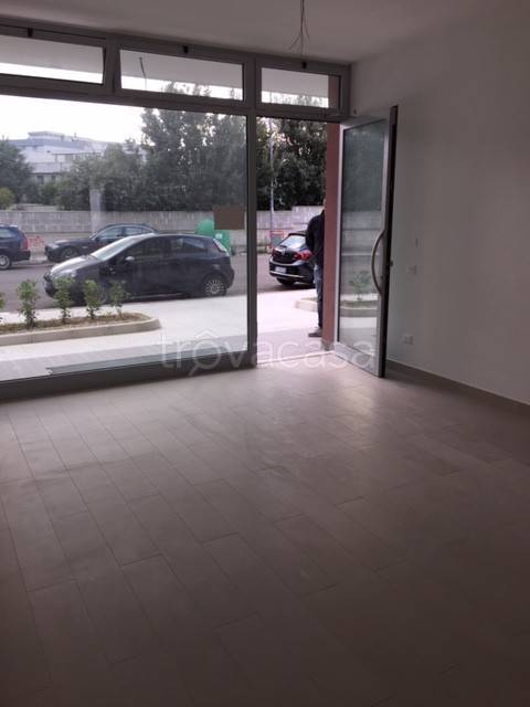 negozio in affitto a Lecce in zona Rudiae