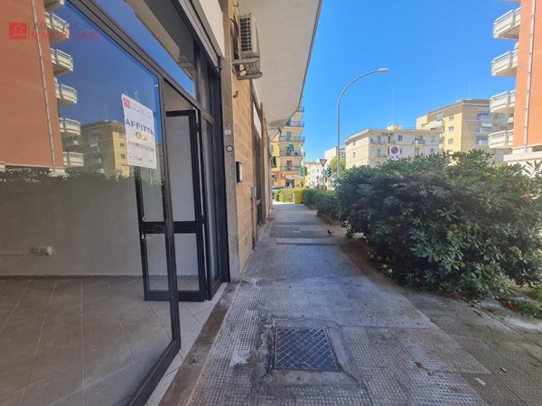 locale commerciale in affitto a Lecce in zona Partigiani