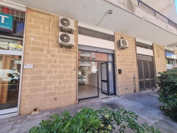 negozio in affitto a Lecce in zona Stadio