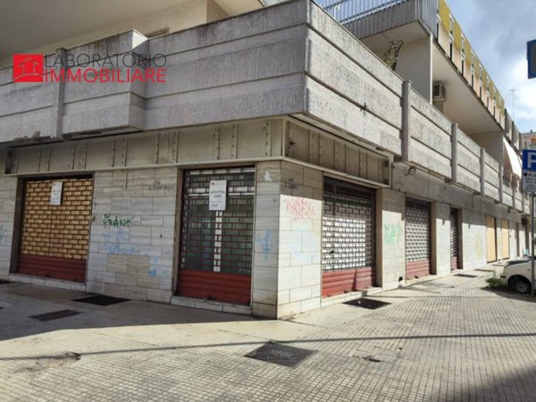 negozio in affitto a Lecce in zona Ariosto