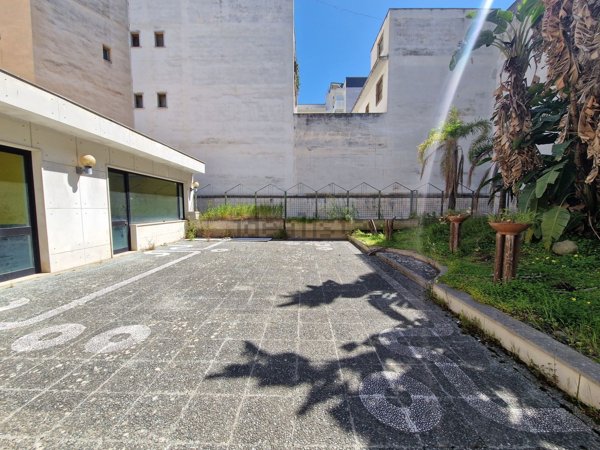 locale commerciale in affitto a Lecce in zona Mazzini