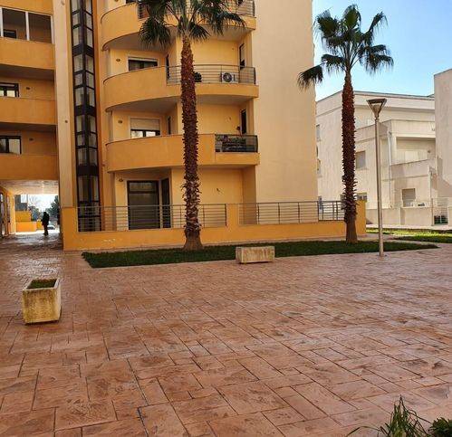 negozio in affitto a Lecce