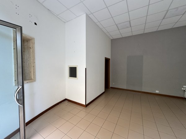 locale commerciale in affitto a Lecce