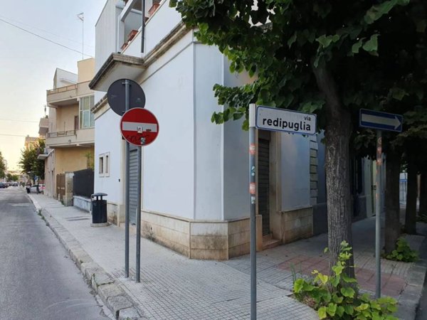 negozio in affitto a Lecce in zona Rudiae
