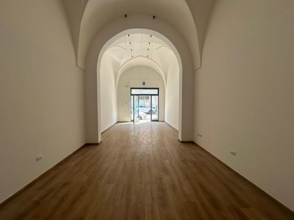 negozio in affitto a Lecce in zona Mazzini