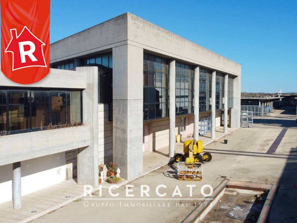 locale commerciale in affitto a Lecce in zona Rudiae