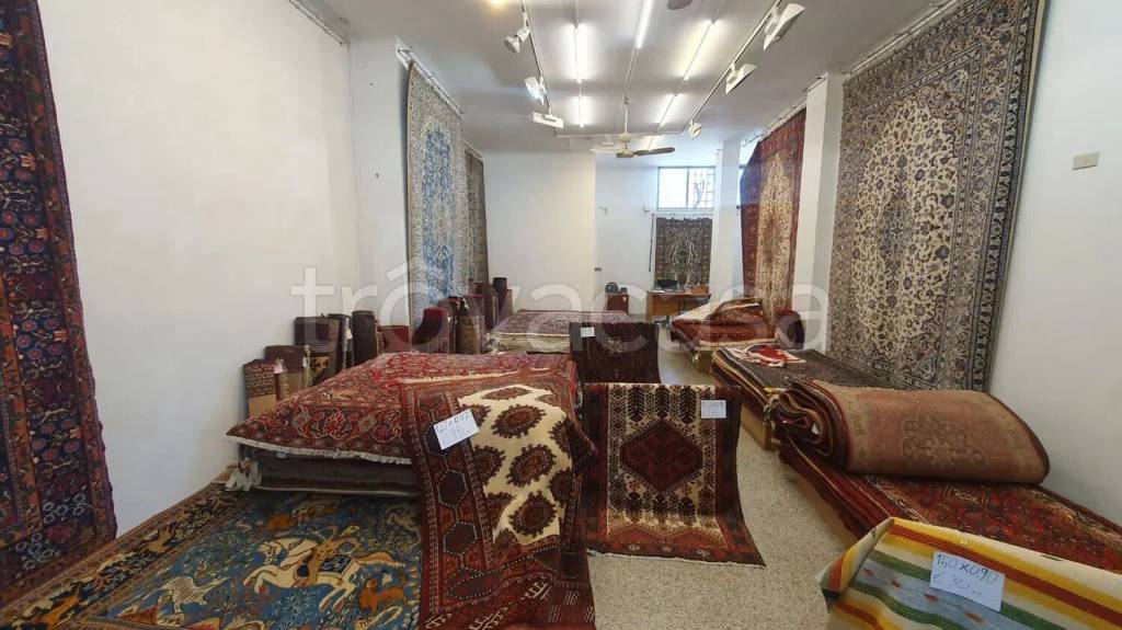 negozio in affitto a Lecce in zona Ariosto