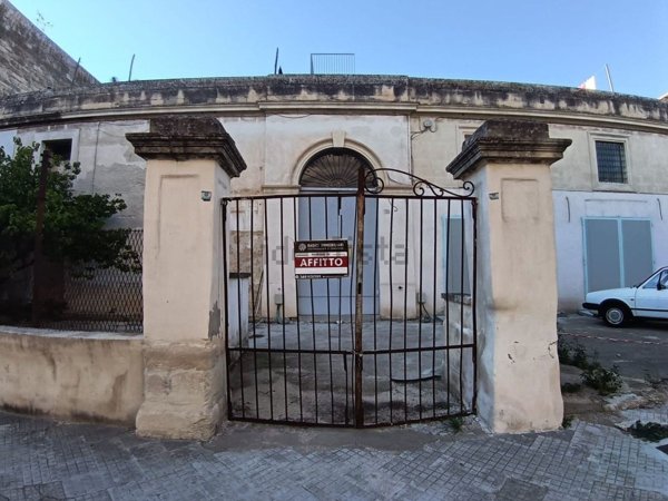 locale commerciale in affitto a Lecce