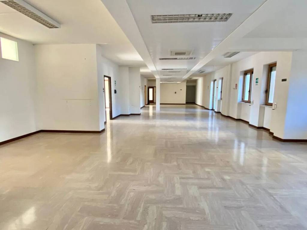 ufficio in affitto a Lecce in zona Partigiani