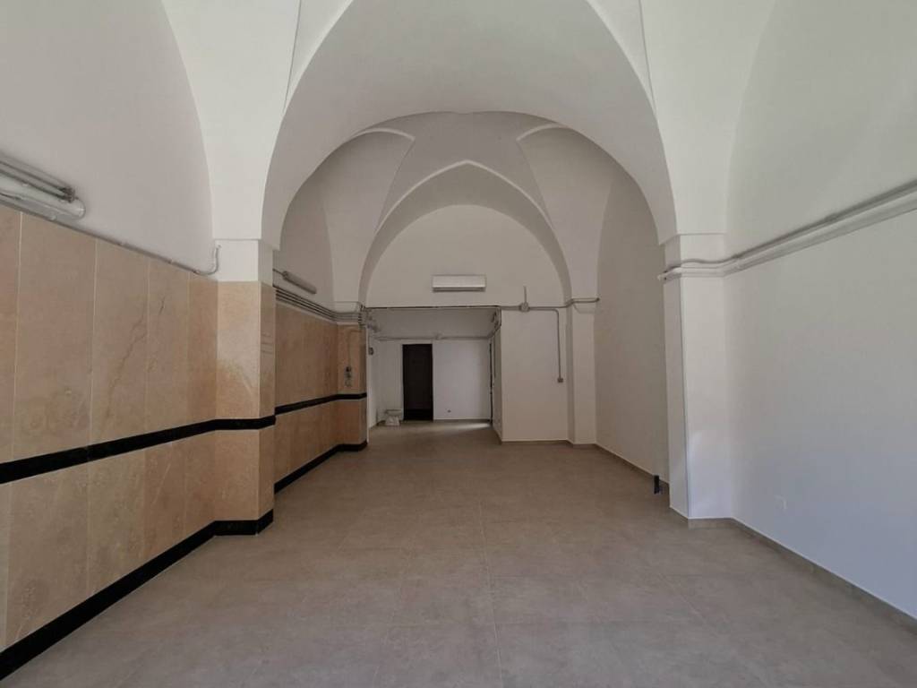 negozio in affitto a Lecce in zona Leuca