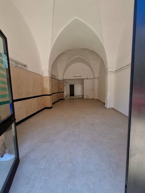 locale commerciale in affitto a Lecce