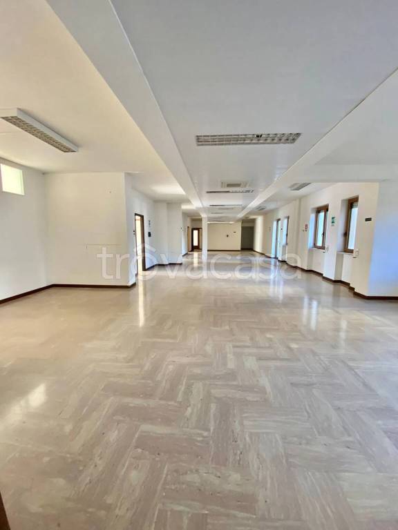 ufficio in affitto a Lecce in zona Partigiani