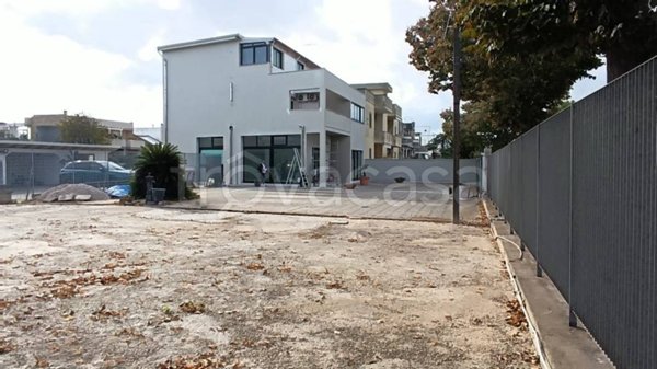 negozio in affitto a Lecce