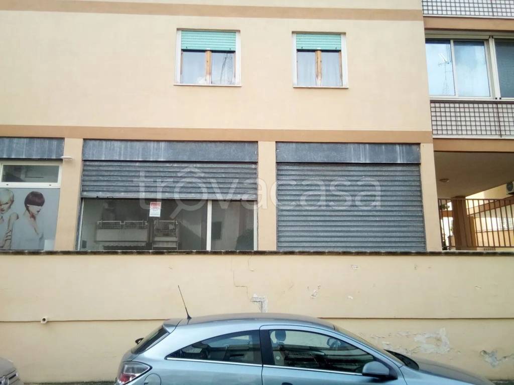 negozio in affitto a Lecce in zona Borgo Pace
