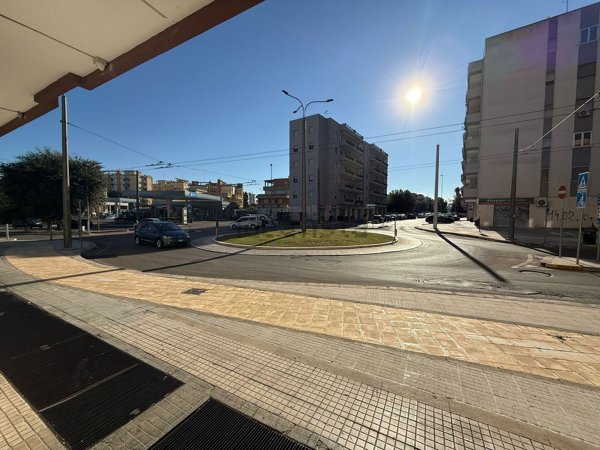 locale commerciale in affitto a Lecce