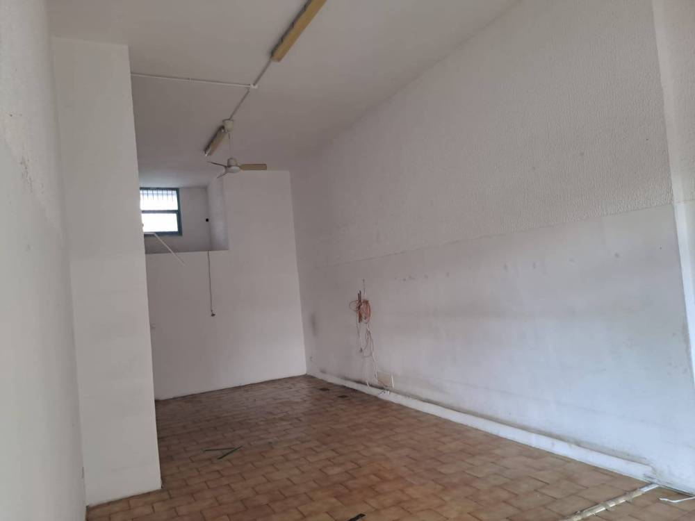 locale commerciale in affitto a Lecce in zona Rudiae