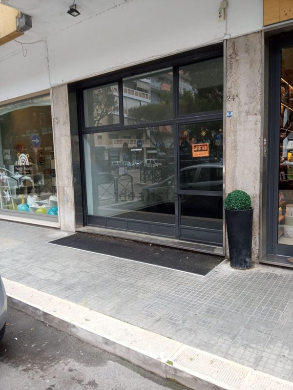 locale commerciale in affitto a Lecce