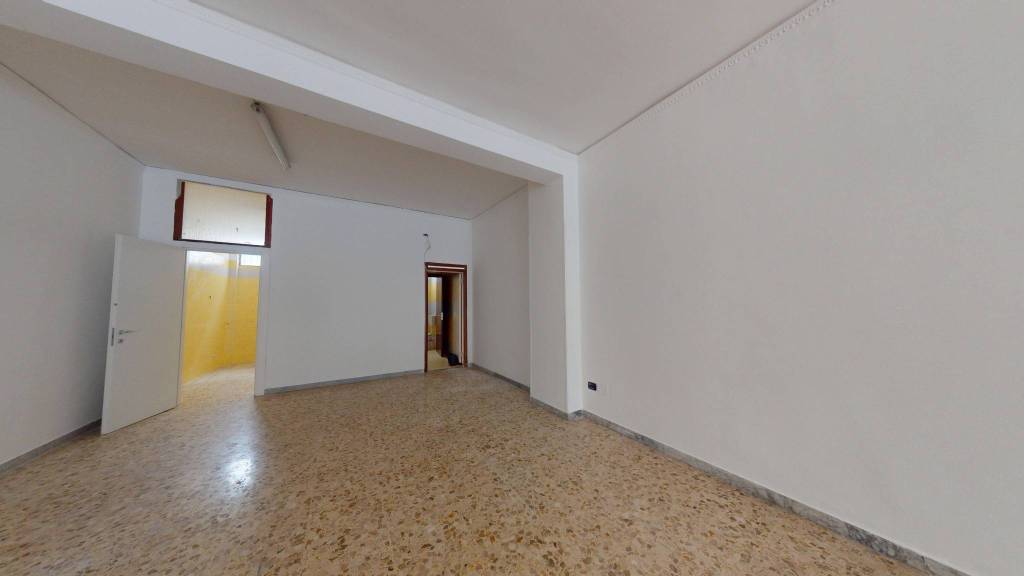 negozio in affitto a Lecce in zona Leuca