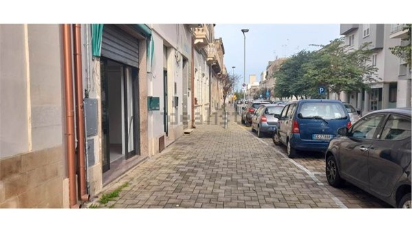 locale commerciale in affitto a Lecce
