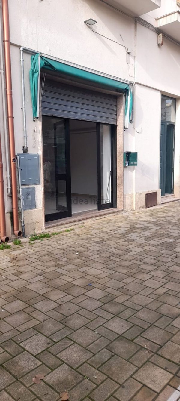 locale commerciale in affitto a Lecce in zona Leuca