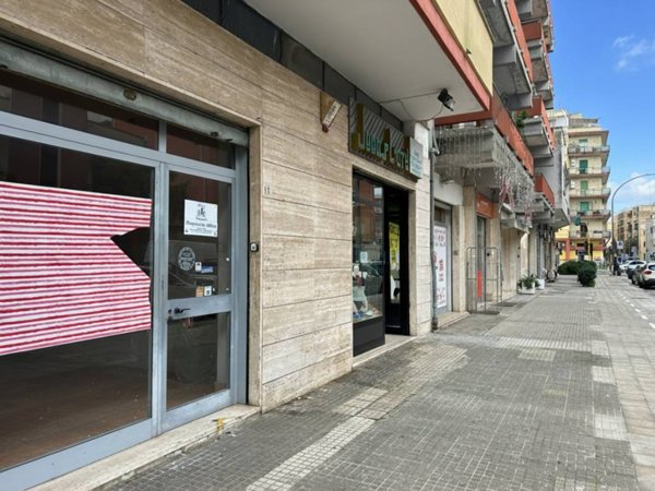 negozio in affitto a Lecce in zona Partigiani