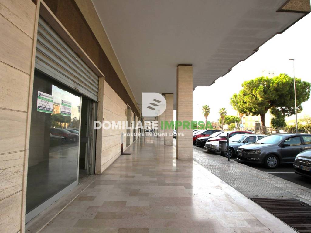 negozio in affitto a Lecce in zona Santa Rosa