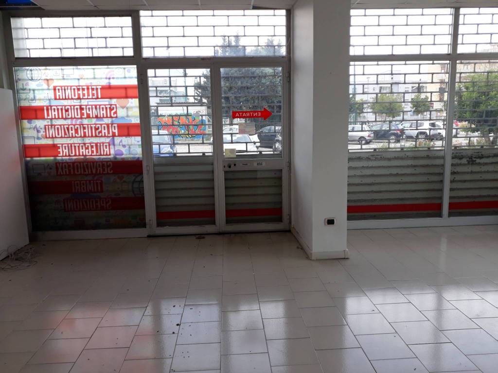 negozio in affitto a Lecce in zona Leuca