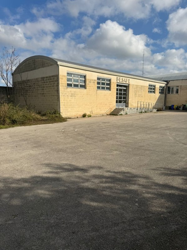 locale di sgombero in affitto a Lecce
