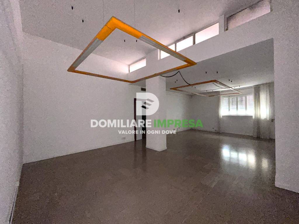 ufficio in affitto a Lecce in zona Partigiani