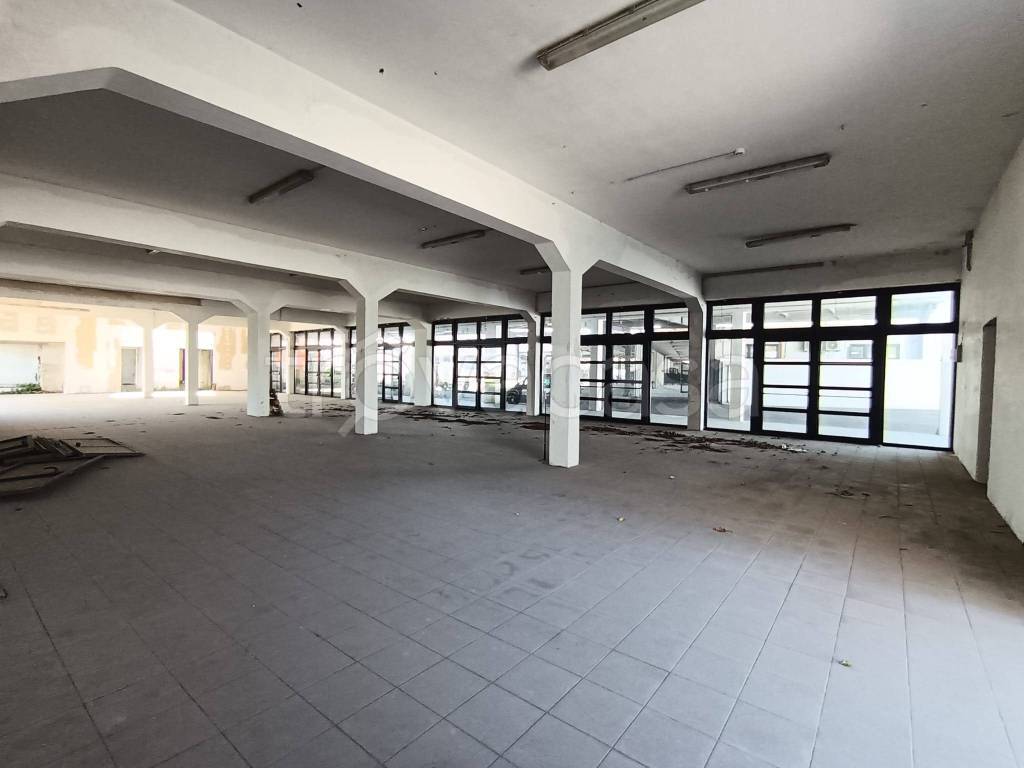 negozio in affitto a Lecce in zona Partigiani