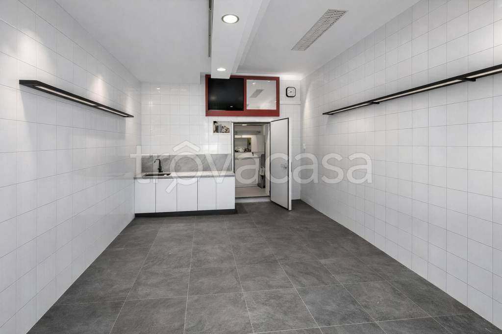 negozio in affitto a Lecce in zona Santa Rosa