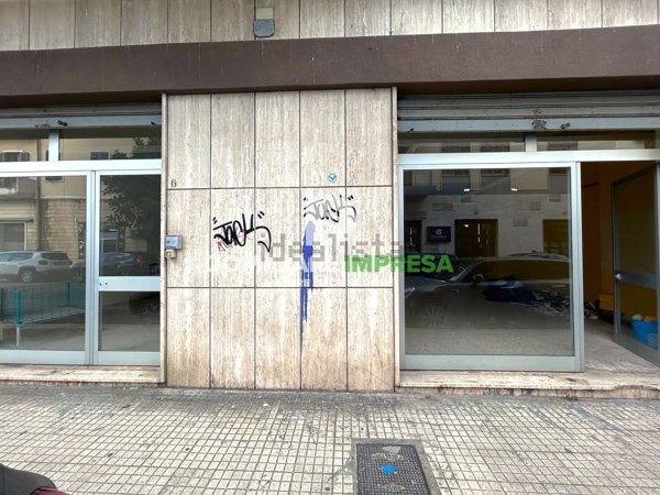locale commerciale in affitto a Lecce in zona Rudiae
