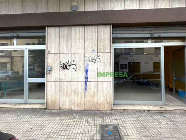 negozio in affitto a Lecce in zona Rudiae