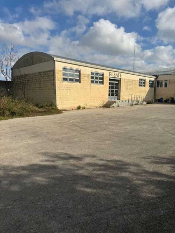 negozio in affitto a Lecce