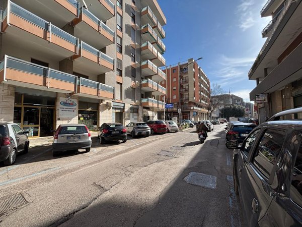 negozio in affitto a Lecce in zona Ariosto