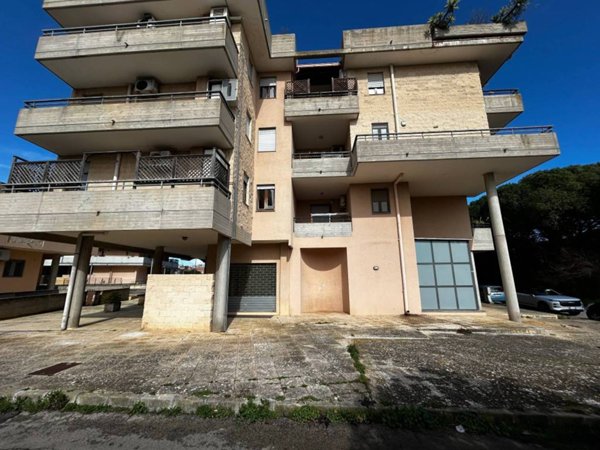 negozio in affitto a Lecce in zona Partigiani