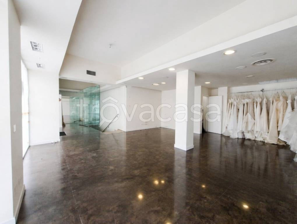 negozio in affitto a Lecce in zona Mazzini