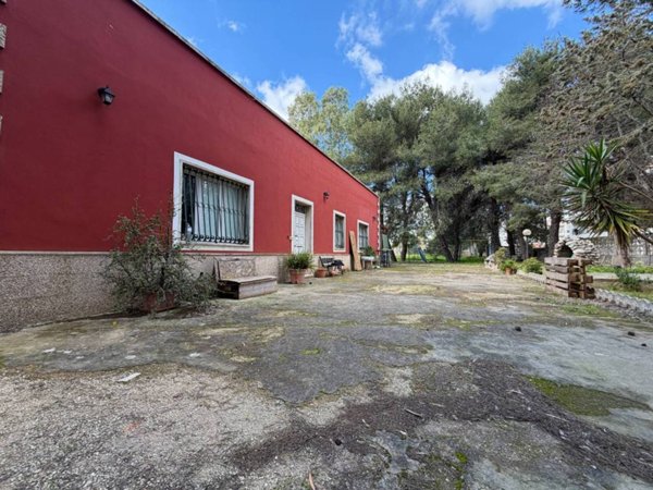 negozio in affitto a Lecce in zona Borgo Pace