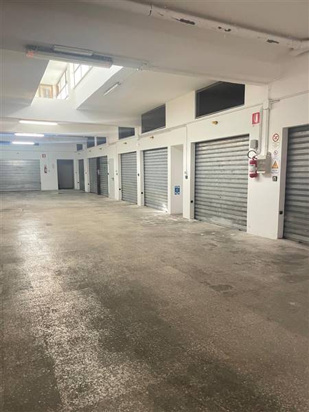 negozio in affitto a Lecce in zona Ariosto