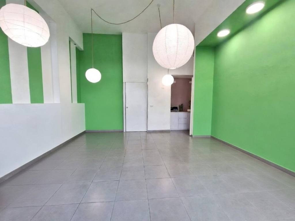 negozio in affitto a Lecce in zona Ariosto